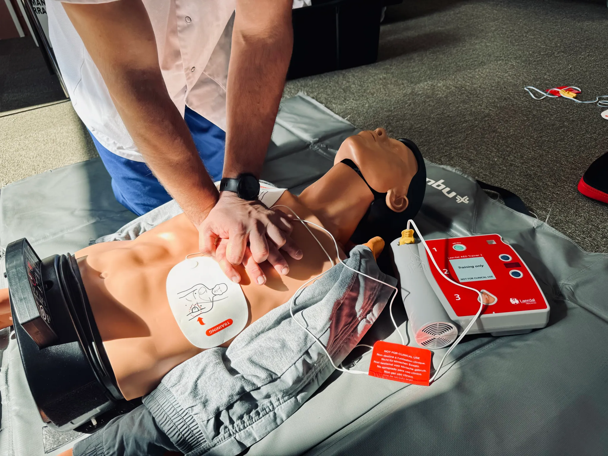 Formation de réanimation sur un mannequin