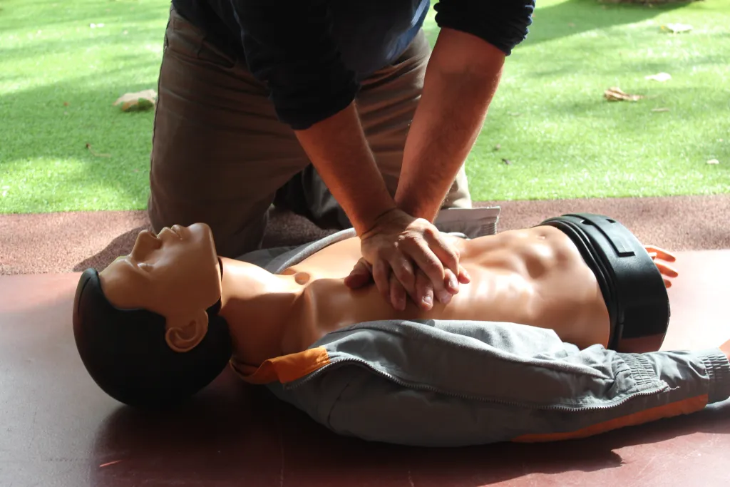 Formation de réanimation sur un mannequin